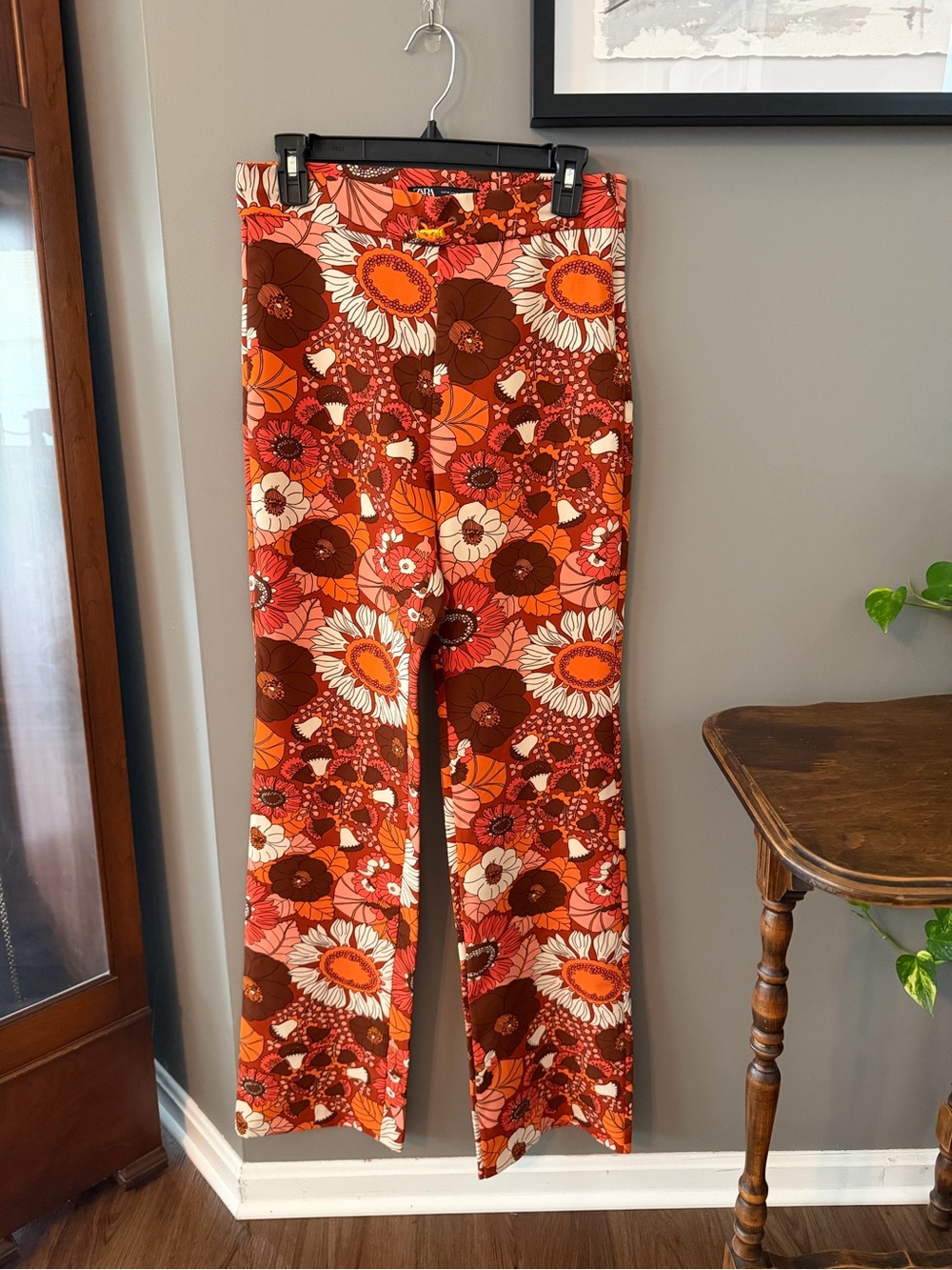 Zara Floral Wide-Leg Pants in Orange and Brown. Medium Tall